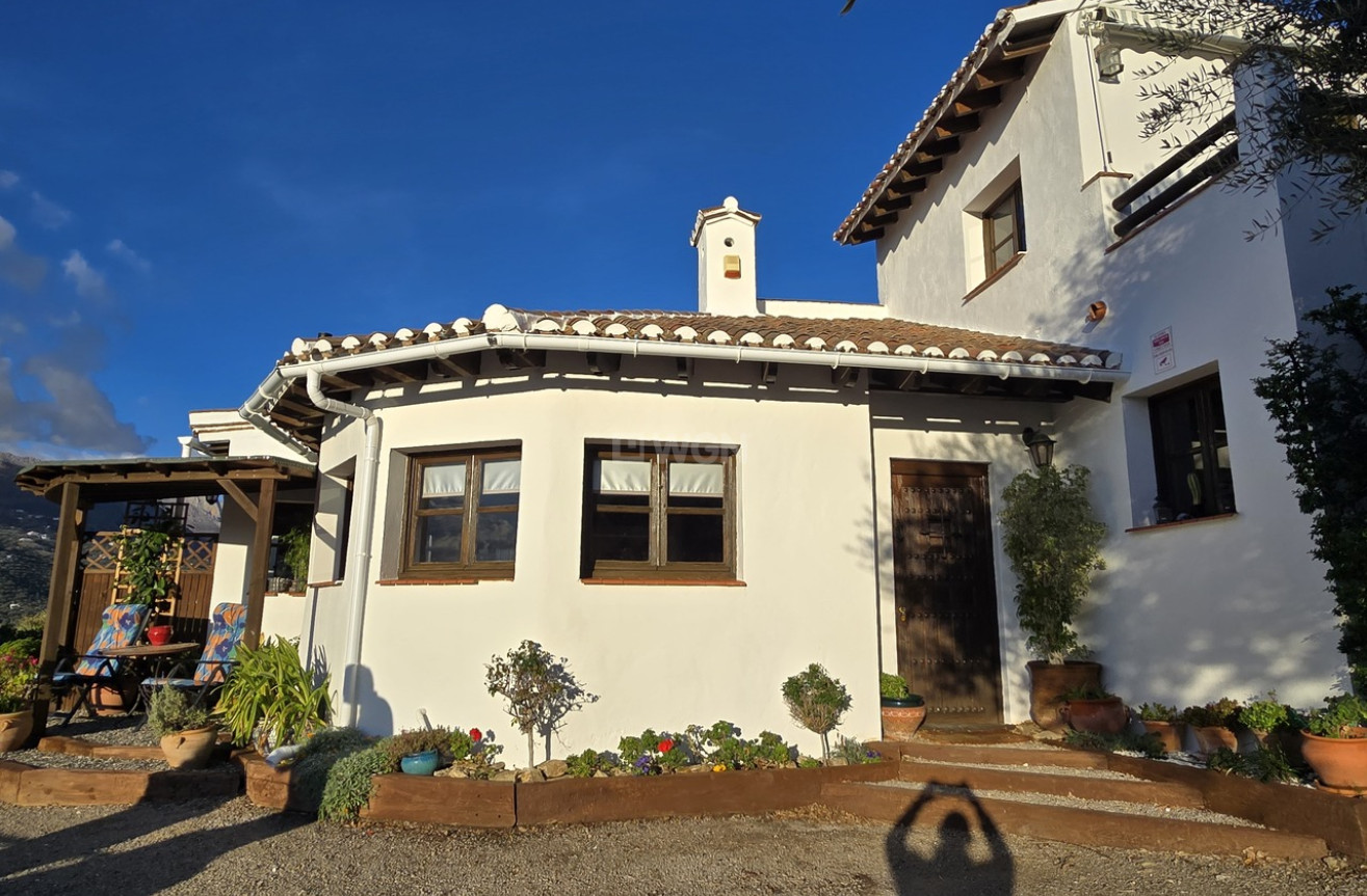 Resale - Villa - Alcaucín - Inland