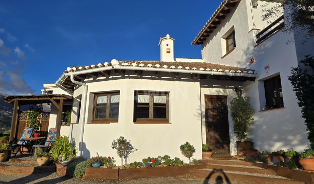 Resale - Villa - Alcaucín - Inland