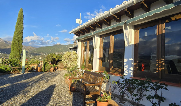 Resale - Villa - Alcaucín - Inland