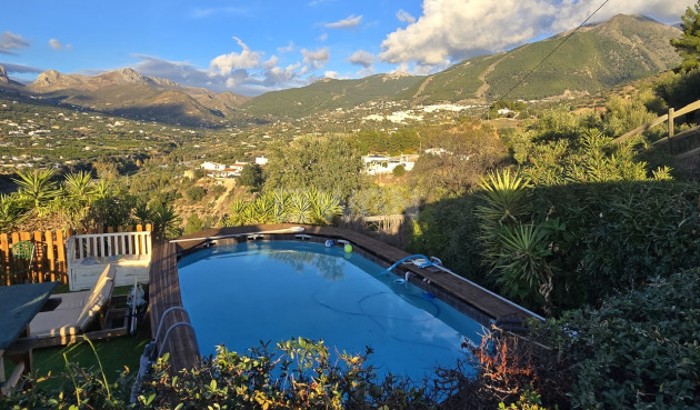 Resale - Villa - Alcaucín - Inland