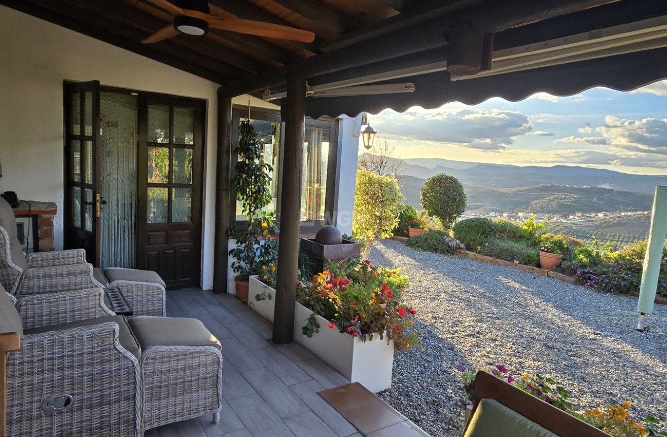 Resale - Villa - Alcaucín - Inland