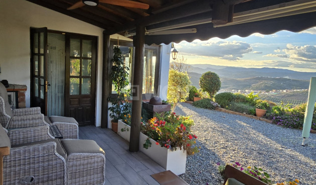 Resale - Villa - Alcaucín - Inland