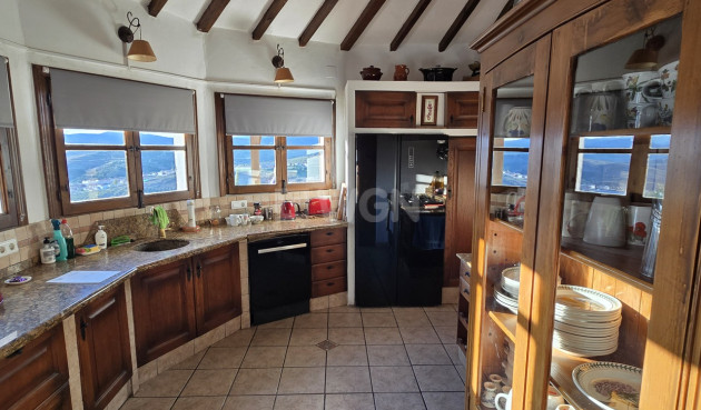 Resale - Villa - Alcaucín - Inland