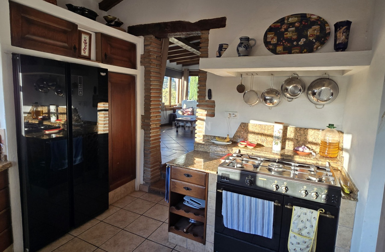 Resale - Villa - Alcaucín - Inland