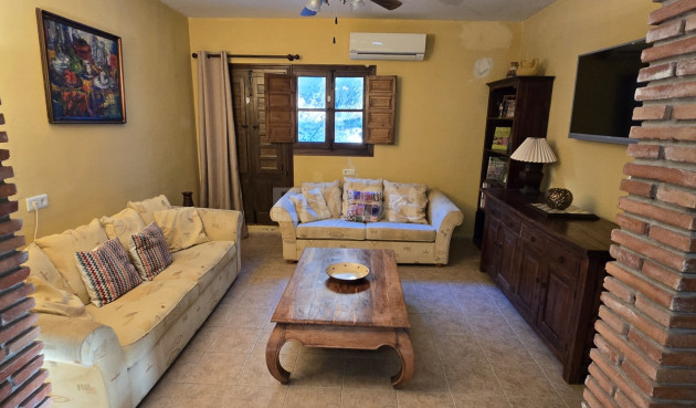 Resale - Villa - Alcaucín - Inland