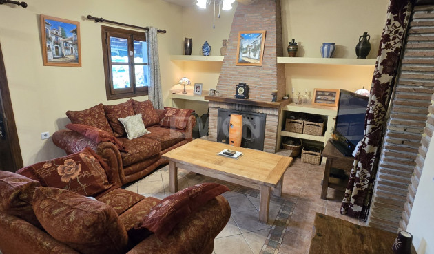 Resale - Villa - Alcaucín - Inland