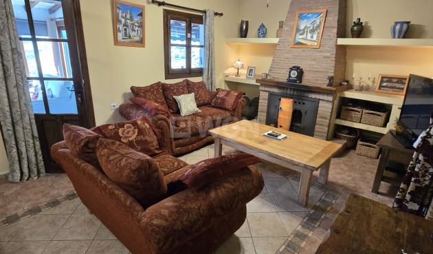 Resale - Villa - Alcaucín - Inland