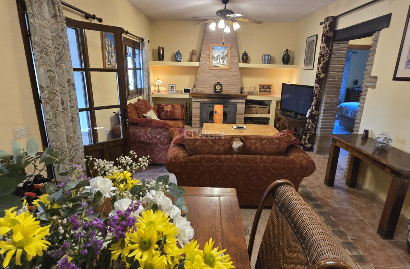 Resale - Villa - Alcaucín - Inland