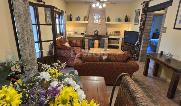 Resale - Villa - Alcaucín - Inland