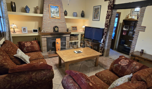 Resale - Villa - Alcaucín - Inland