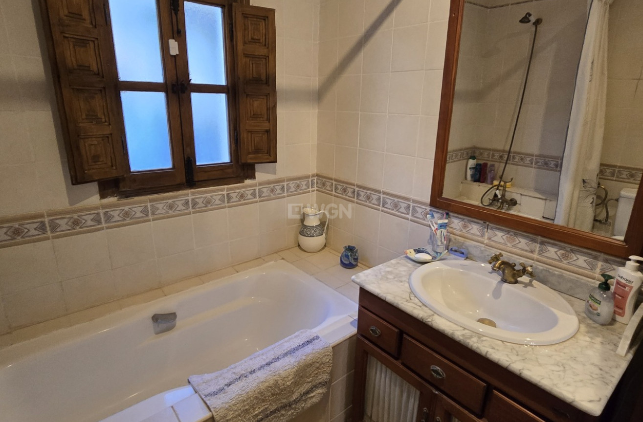 Resale - Villa - Alcaucín - Inland