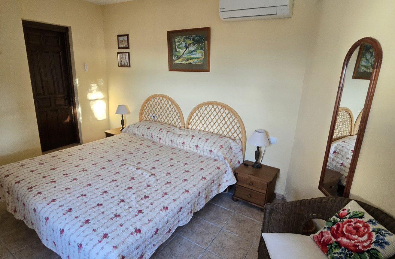 Resale - Villa - Alcaucín - Inland