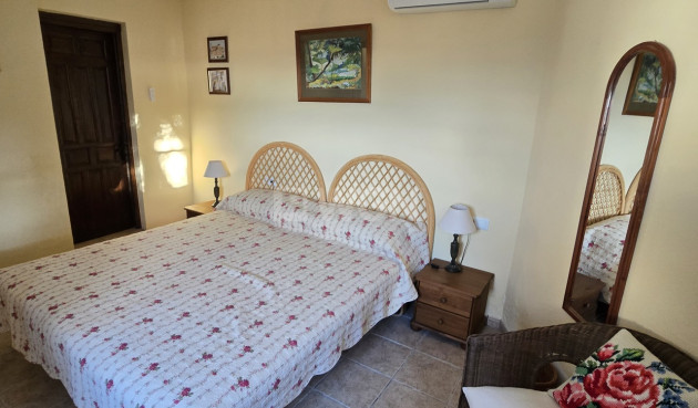 Resale - Villa - Alcaucín - Inland