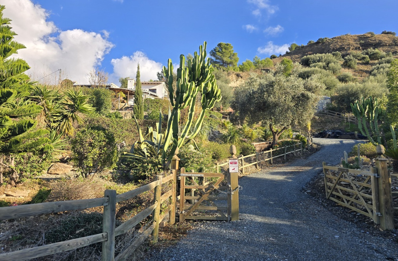 Resale - Villa - Alcaucín - Inland