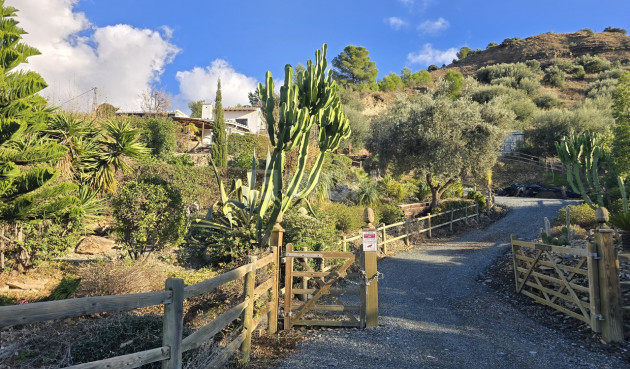 Resale - Villa - Alcaucín - Inland