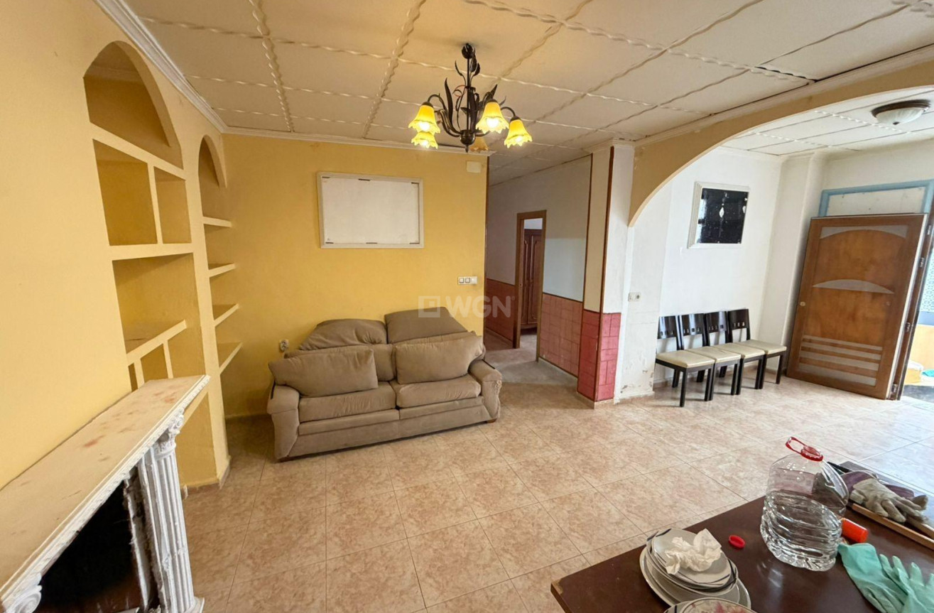 Odsprzedaż - Kamienica - Torrevieja