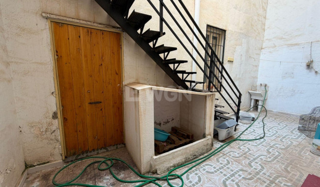 Odsprzedaż - Kamienica - Torrevieja