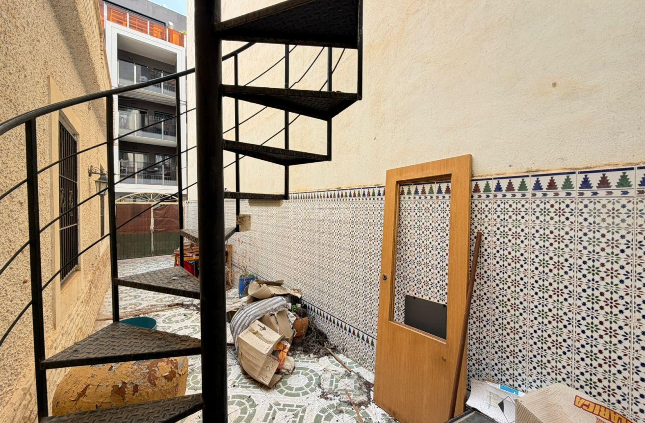 Odsprzedaż - Kamienica - Torrevieja