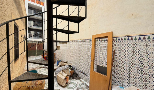 Odsprzedaż - Kamienica - Torrevieja