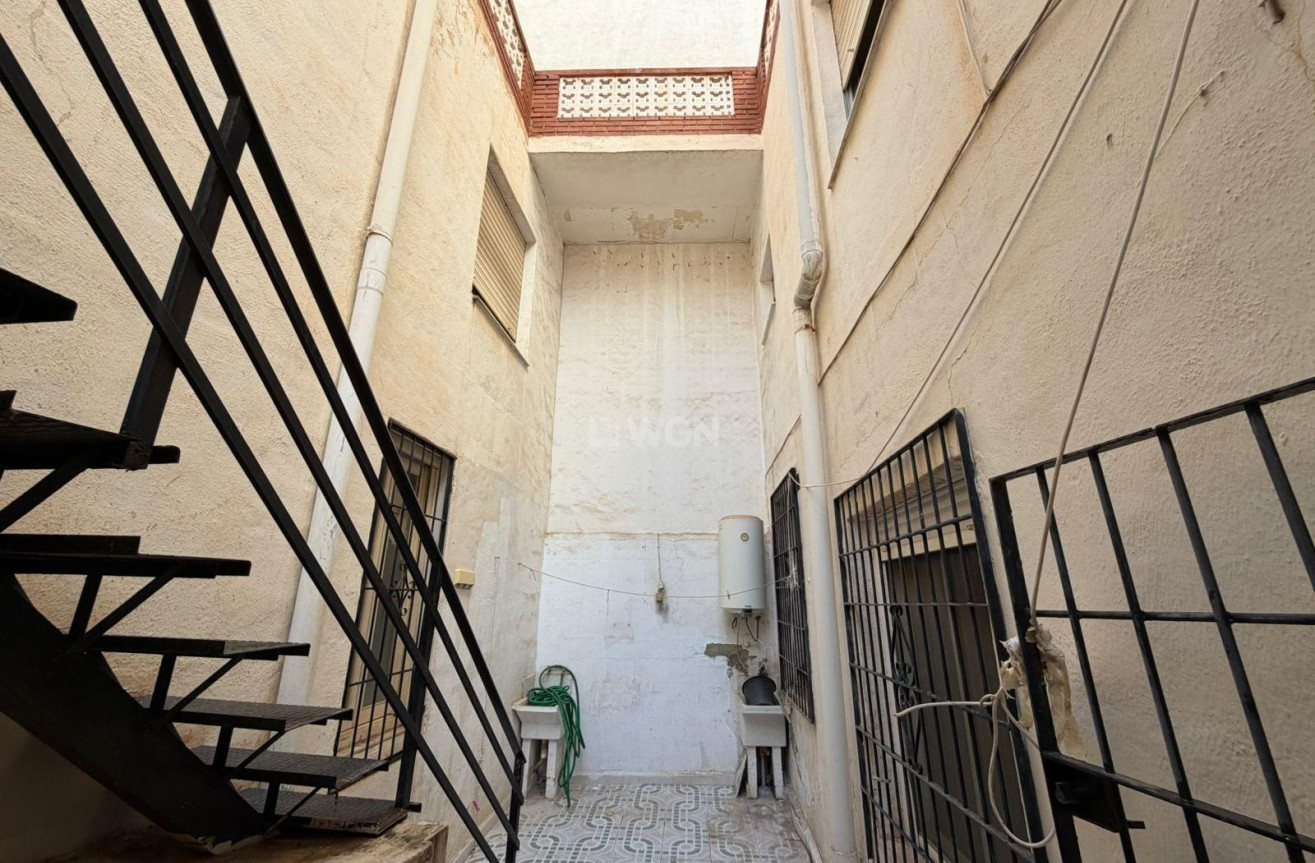 Odsprzedaż - Kamienica - Torrevieja