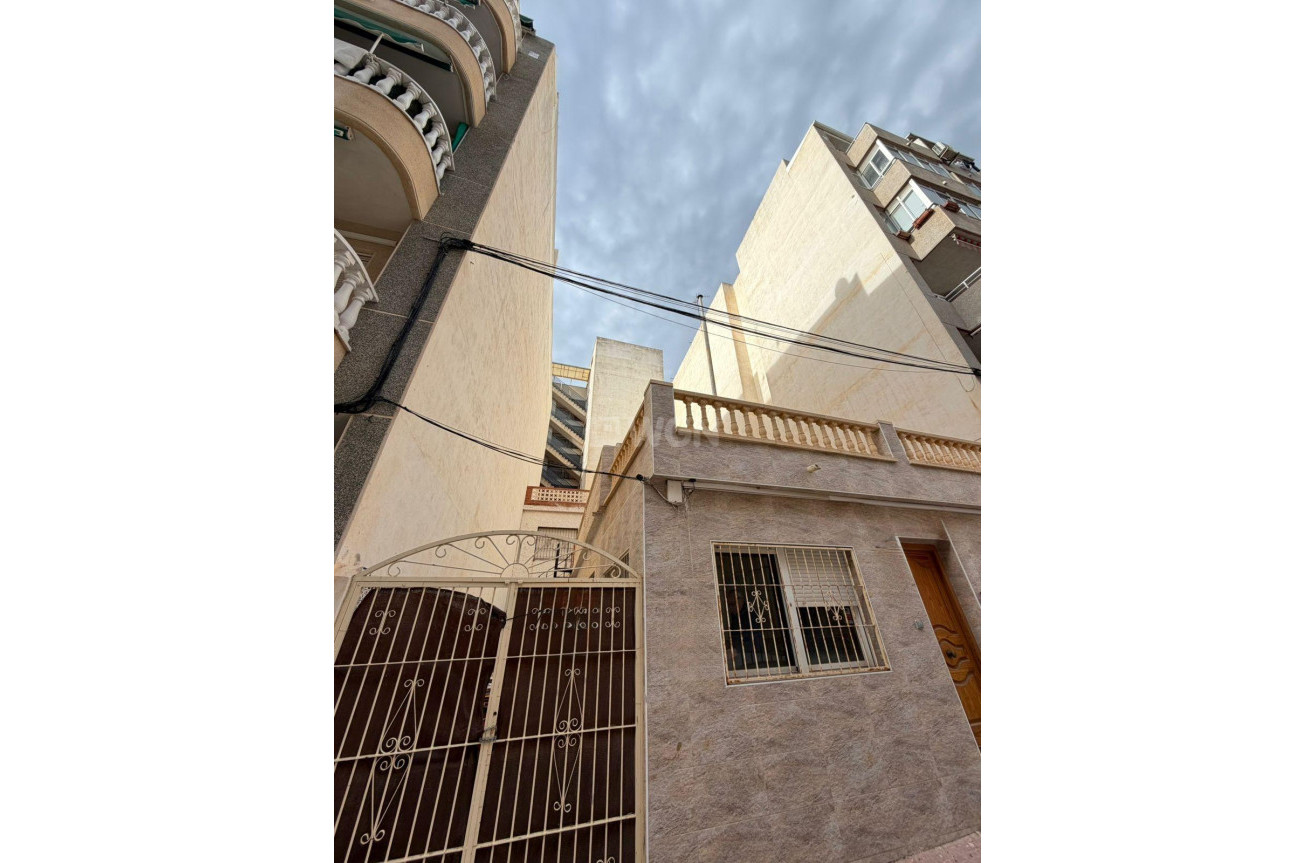 Odsprzedaż - Kamienica - Torrevieja