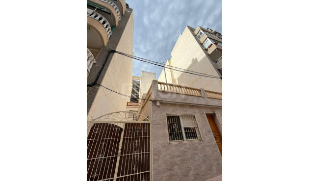 Odsprzedaż - Kamienica - Torrevieja