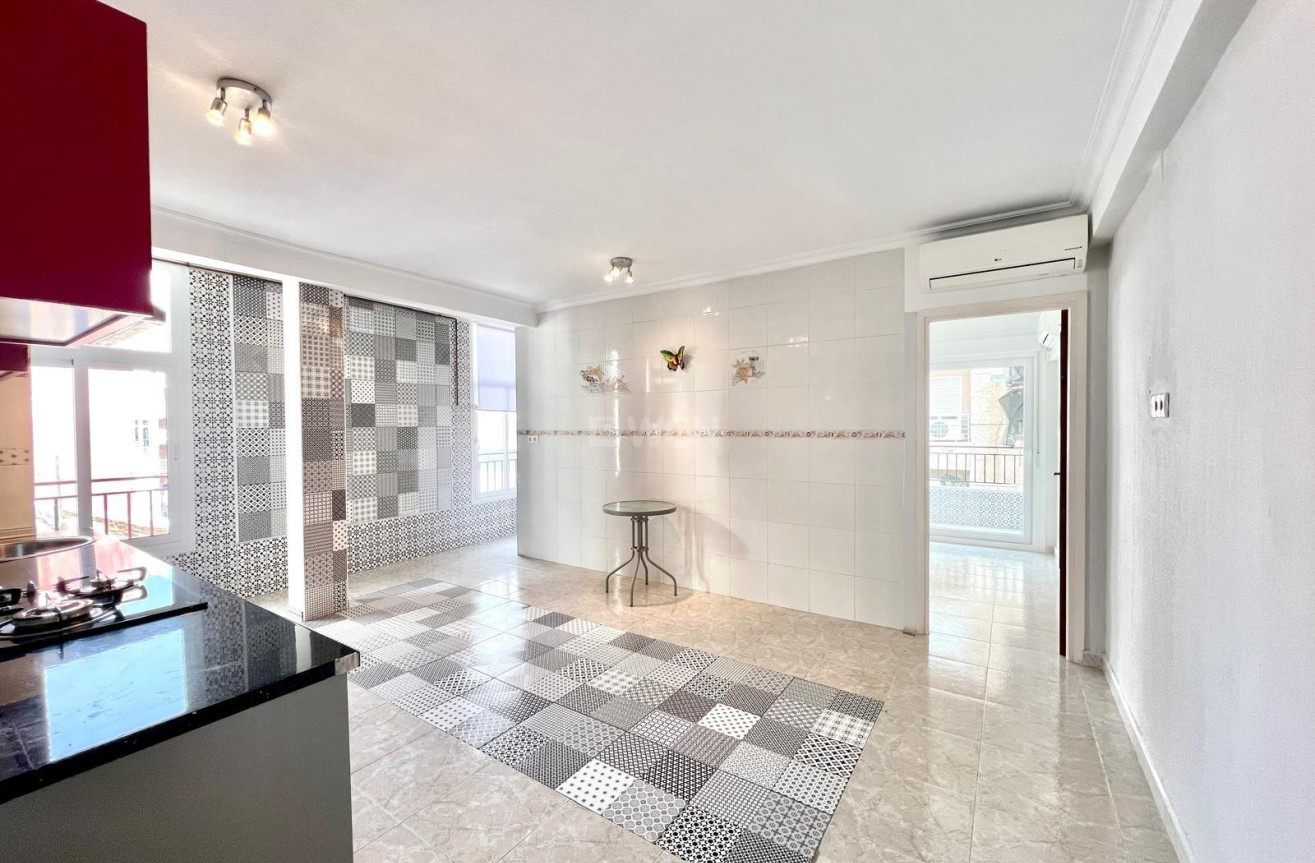 Reventa - Apartamento / piso - Torrevieja - Paseo Maritimo