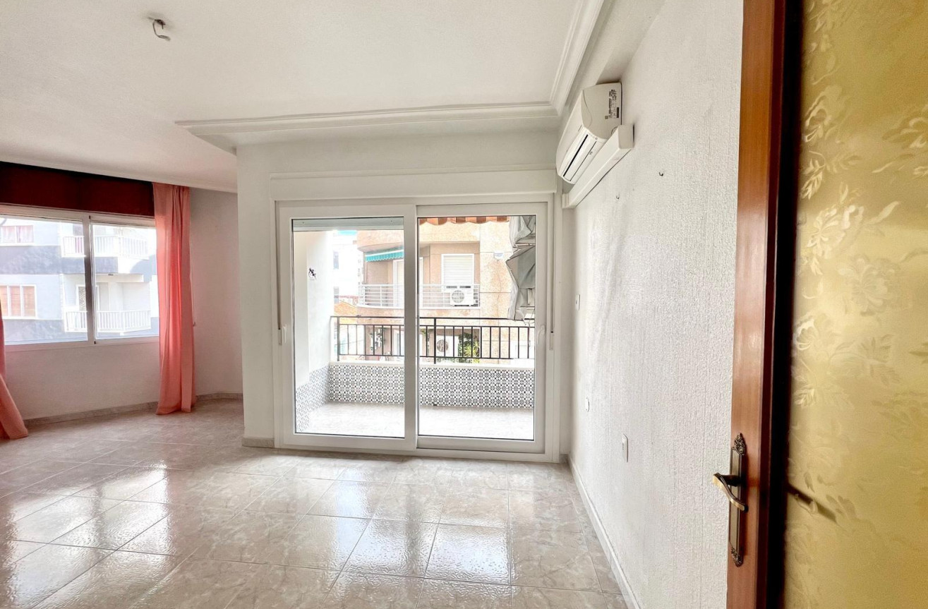 Reventa - Apartamento / piso - Torrevieja - Paseo Maritimo