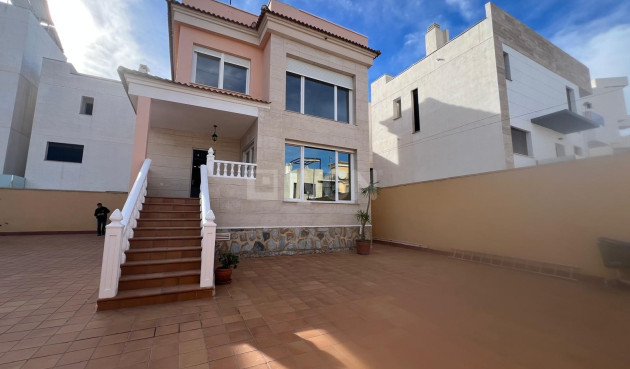 Resale - Villa - Orihuela Costa - Villamartín-las Filipinas