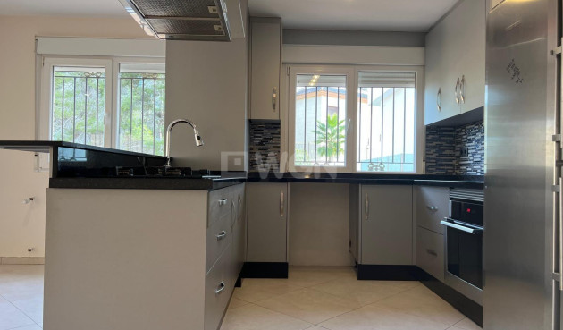 Resale - Villa - Orihuela Costa - Villamartín-las Filipinas