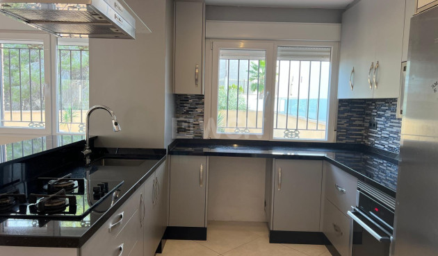 Resale - Villa - Orihuela Costa - Villamartín-las Filipinas