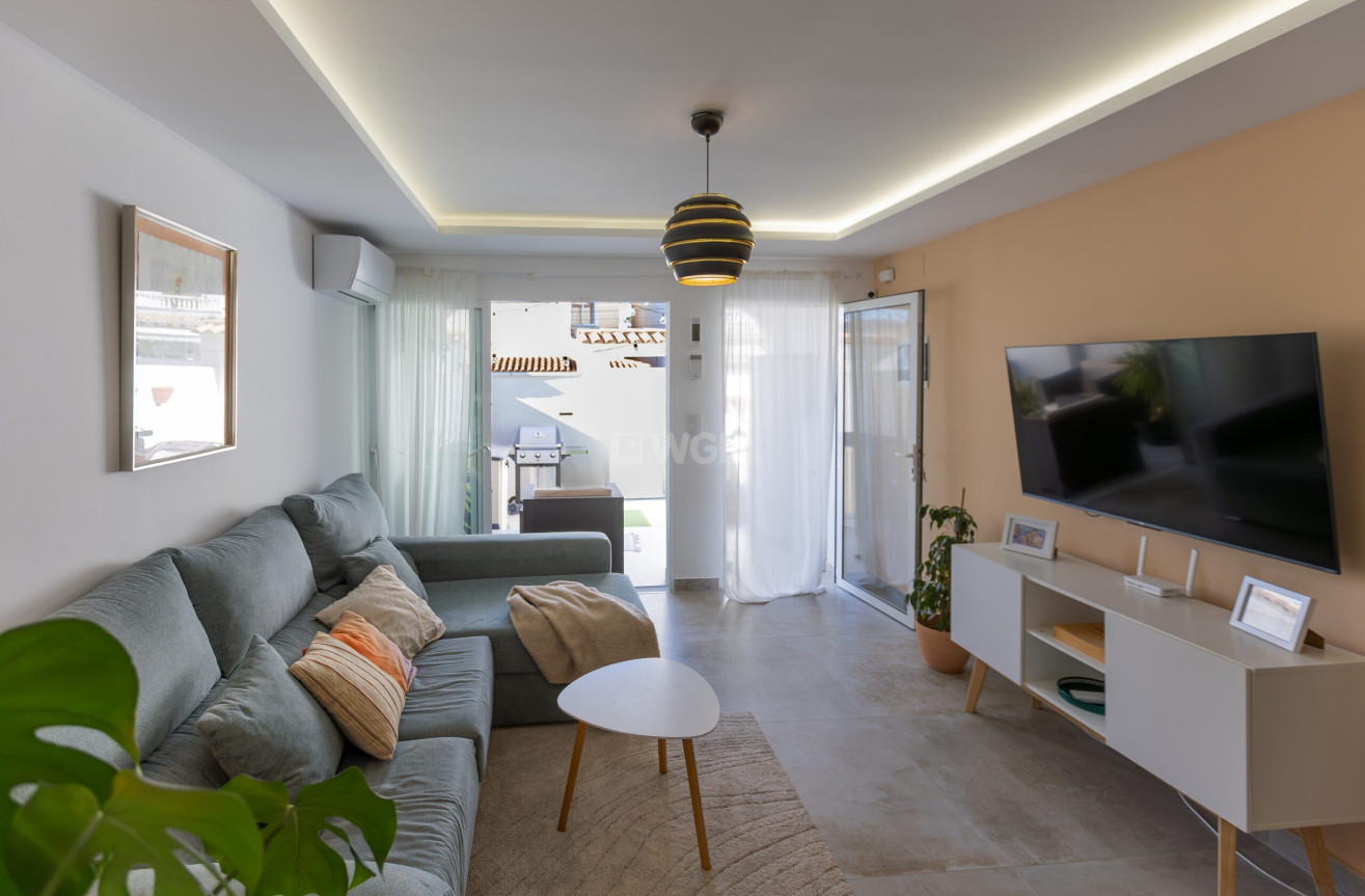 Odsprzedaż - Kamienica - Torrevieja - Costa Blanca