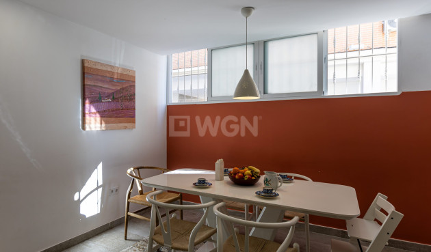 Odsprzedaż - Kamienica - Torrevieja - Costa Blanca