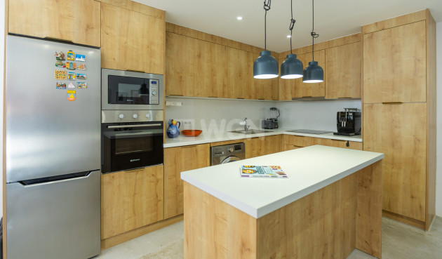 Odsprzedaż - Kamienica - Torrevieja - Costa Blanca