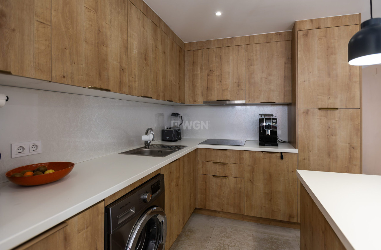 Odsprzedaż - Kamienica - Torrevieja - Costa Blanca