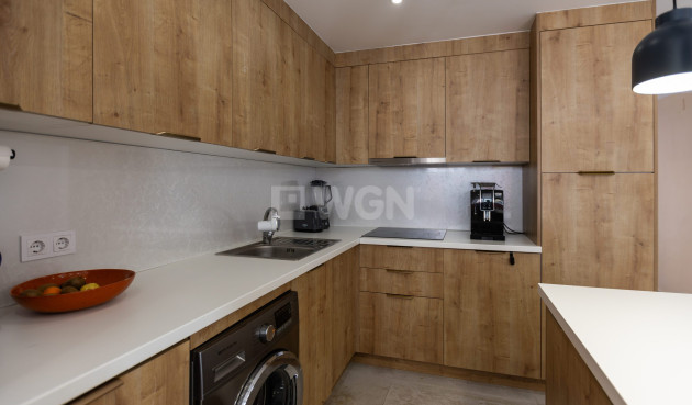 Odsprzedaż - Kamienica - Torrevieja - Costa Blanca