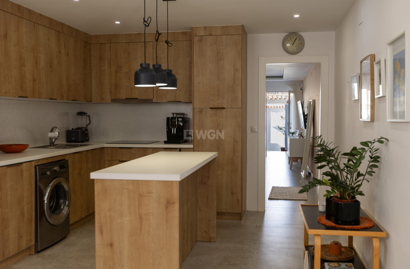 Odsprzedaż - Kamienica - Torrevieja - Costa Blanca