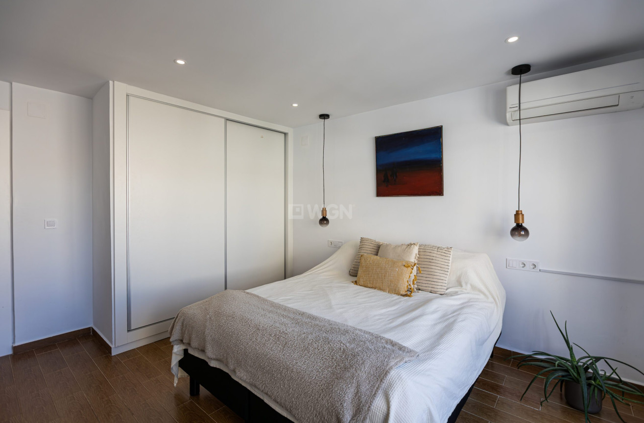 Odsprzedaż - Kamienica - Torrevieja - Costa Blanca