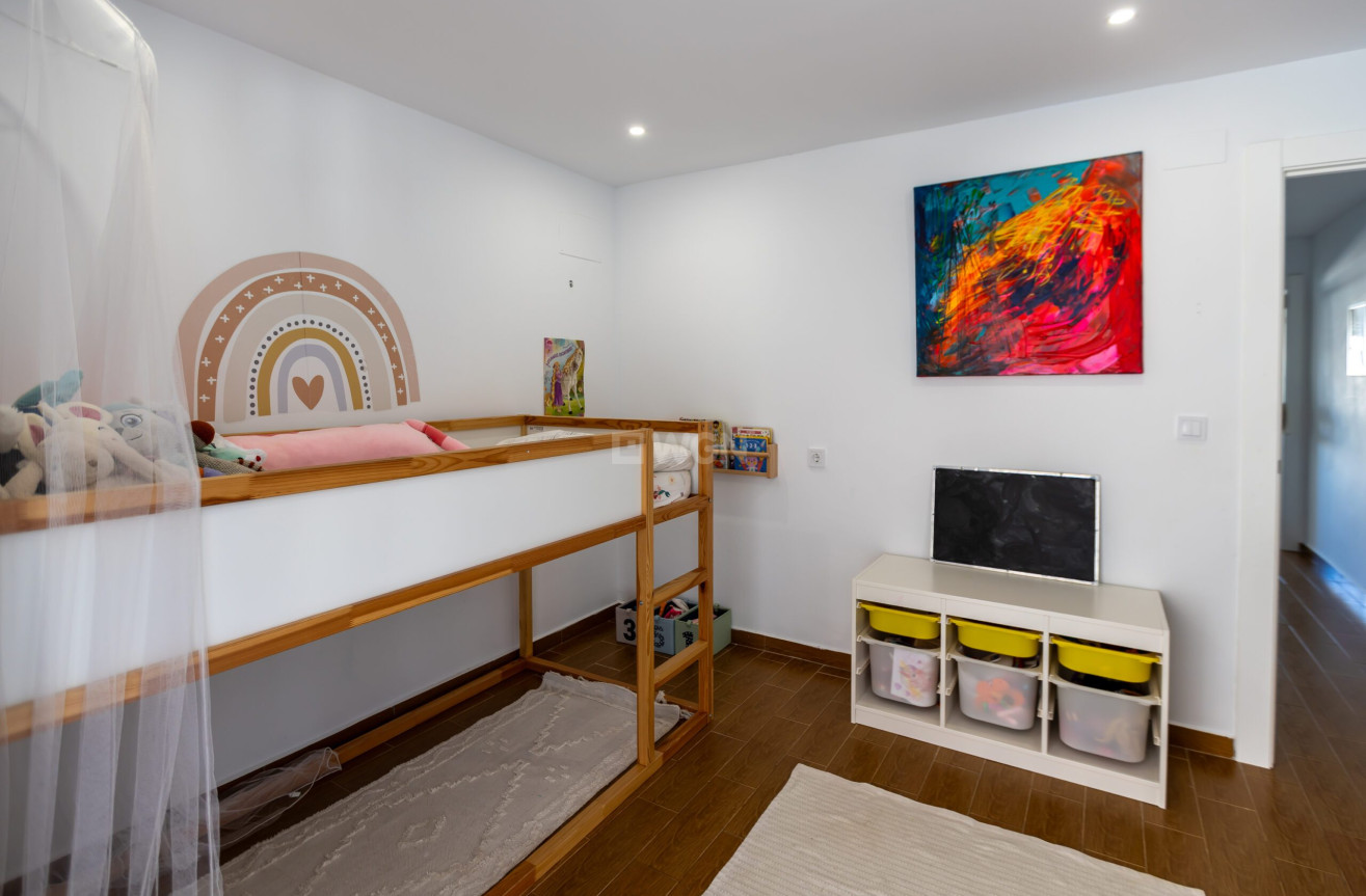 Odsprzedaż - Kamienica - Torrevieja - Costa Blanca