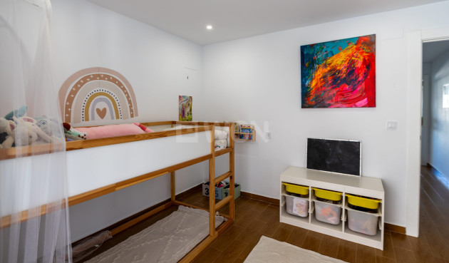 Odsprzedaż - Kamienica - Torrevieja - Costa Blanca