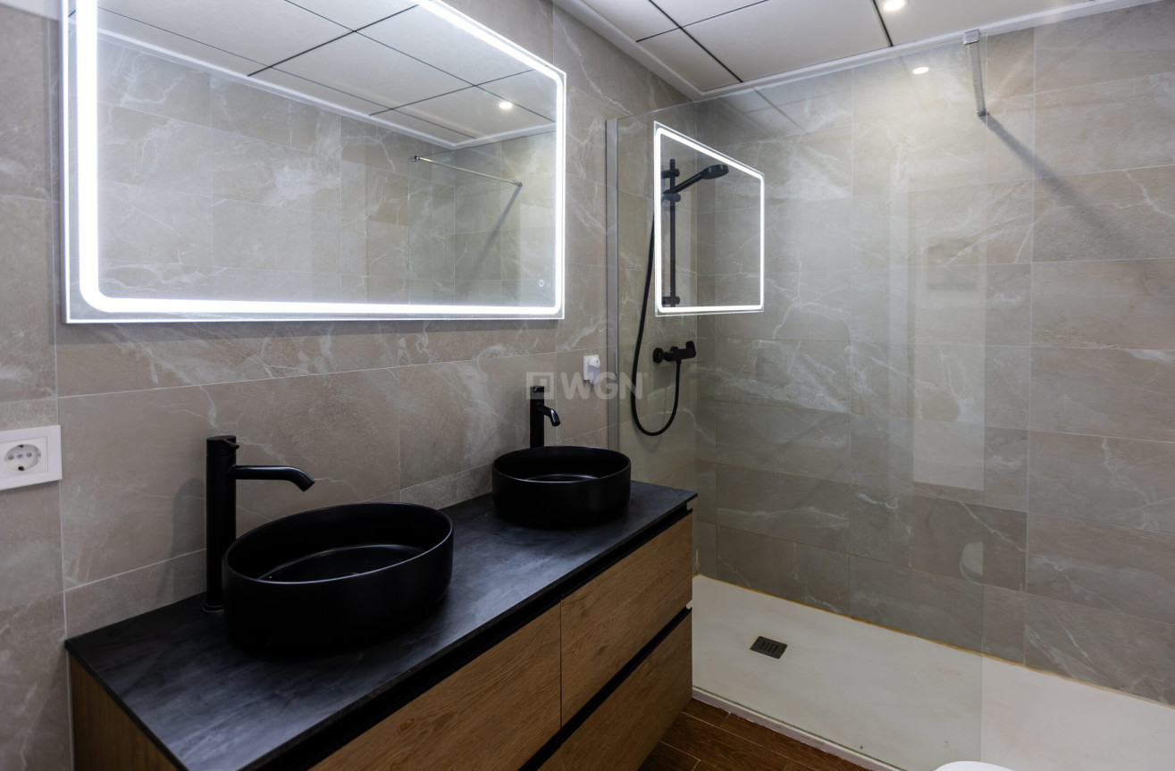 Odsprzedaż - Kamienica - Torrevieja - Costa Blanca