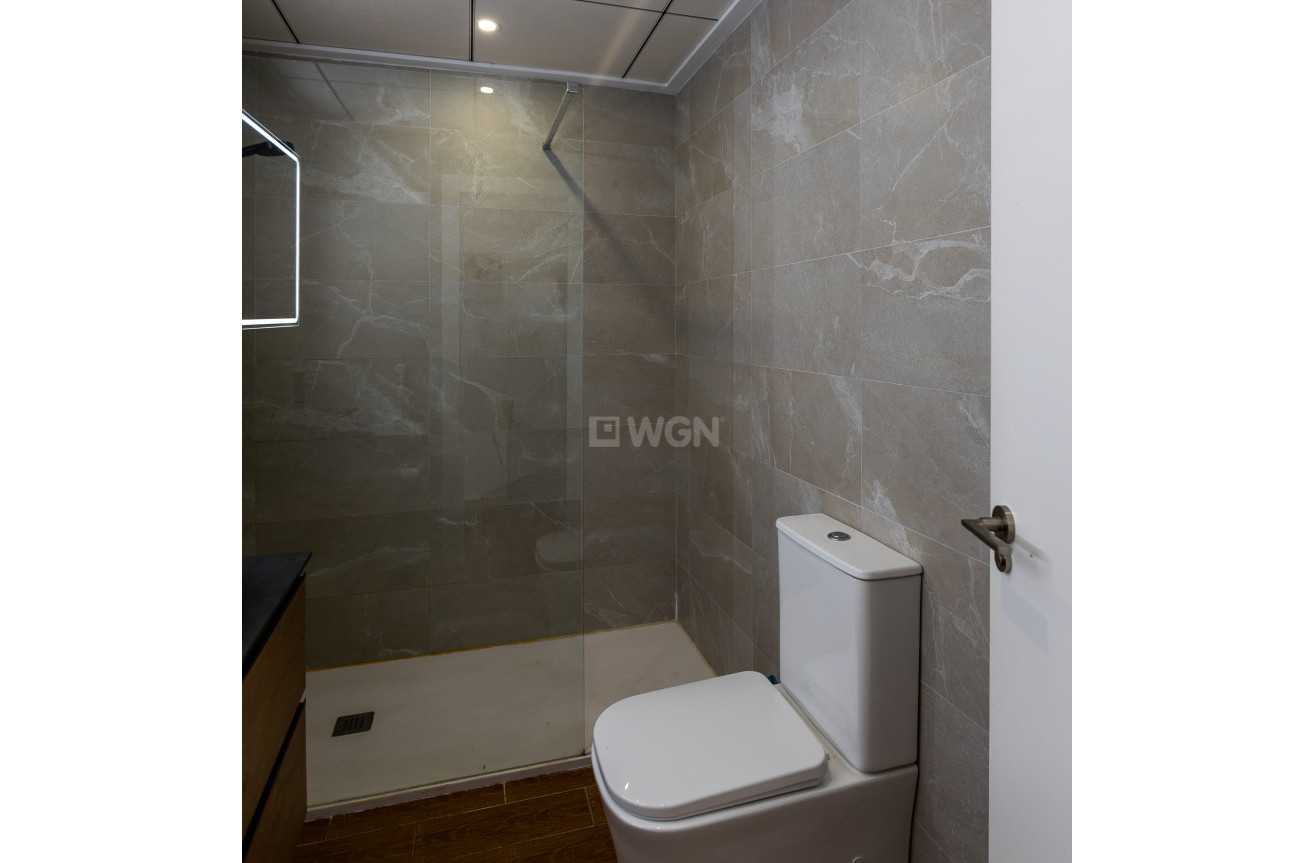 Odsprzedaż - Kamienica - Torrevieja - Costa Blanca