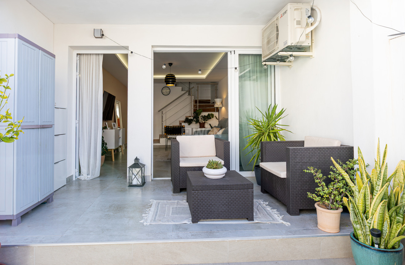 Odsprzedaż - Kamienica - Torrevieja - Costa Blanca