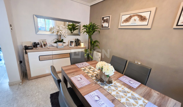 Resale - Villa - Villamartin - Costa Blanca