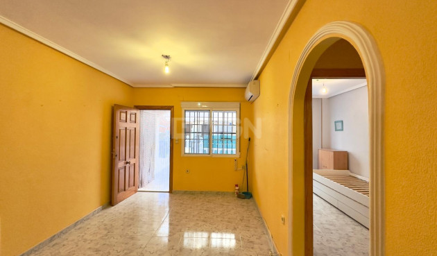 Resale - Apartment / flat - Torrevieja - La Mata Pueblo