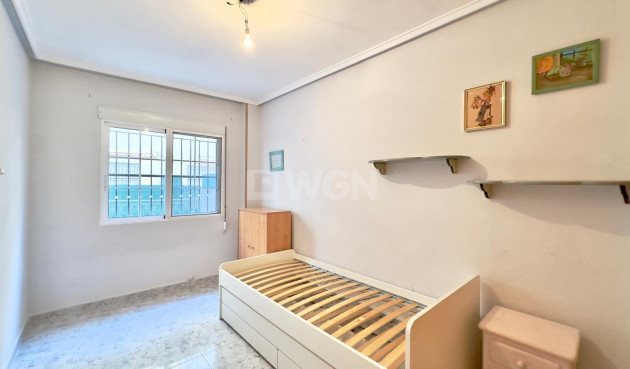 Resale - Apartment / flat - Torrevieja - La Mata Pueblo