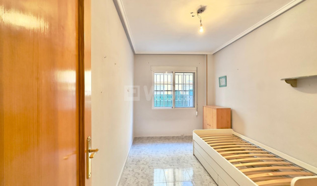 Resale - Apartment / flat - Torrevieja - La Mata Pueblo
