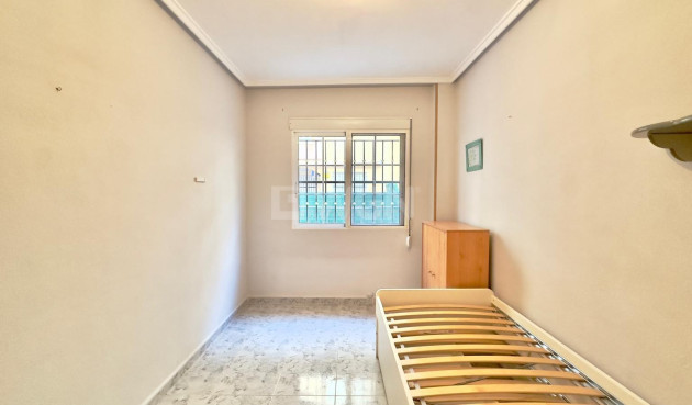 Resale - Apartment / flat - Torrevieja - La Mata Pueblo
