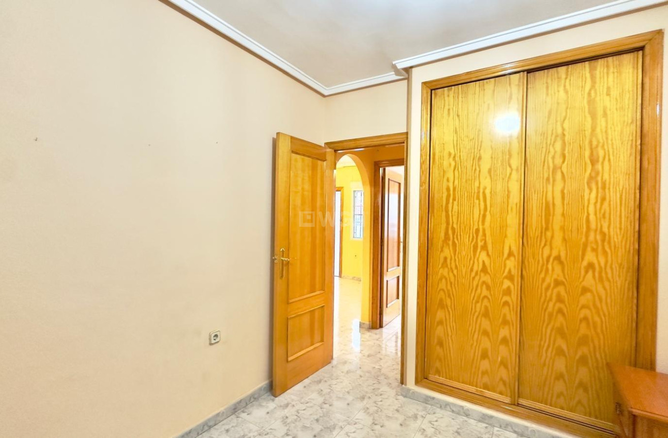 Resale - Apartment / flat - Torrevieja - La Mata Pueblo