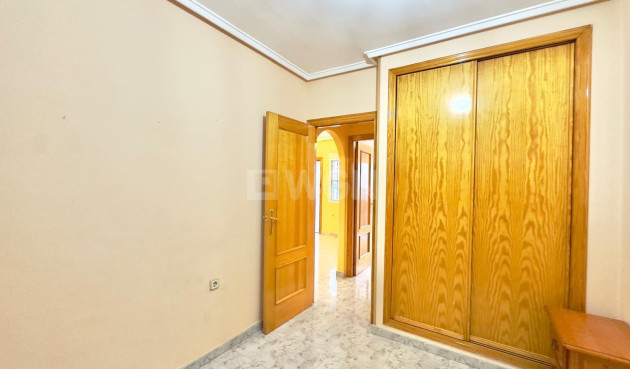 Resale - Apartment / flat - Torrevieja - La Mata Pueblo